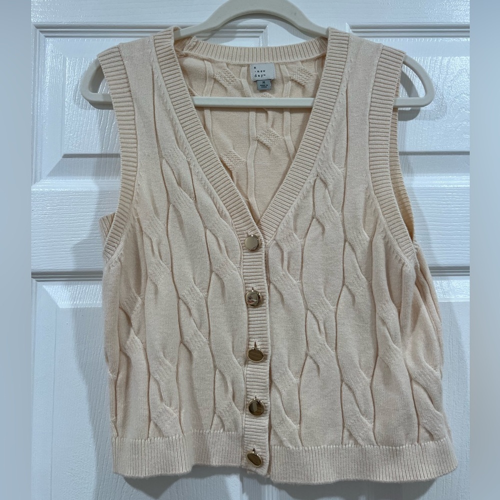 A NEW DAY Cropped Cream Cable Knit Sweater Vest